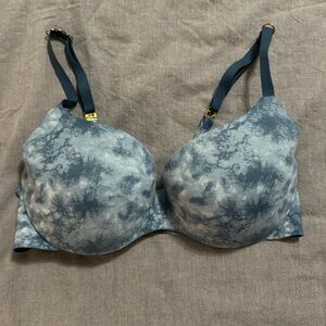Victoria’s Secret lightly lined bra